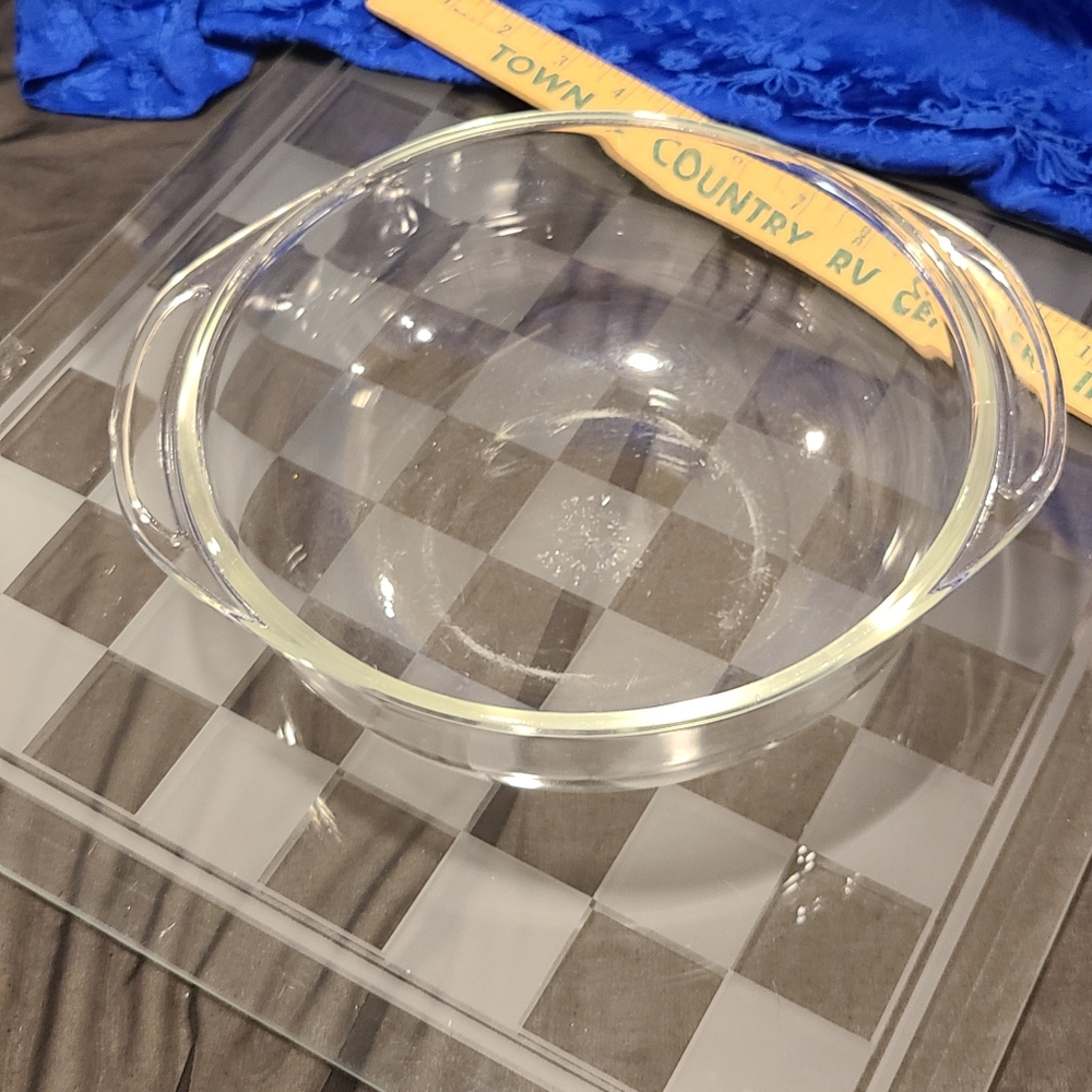 Pyrex Glass Dish - Picture 1 of 12